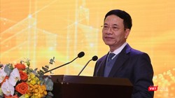 Bộ trưởng Nguyễn Mạnh Hùng trao đổi với tập thể lãnh đạo, cán bộ, người lao động của Bưu điện Việt Nam.