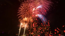 Năm nay, Hà Nội tổ chức 30 điểm bắn pháo hoa nhằm tạo không khí vui tươi, phấn khởi cho Nhân dân Thủ đô dịp đón Tết cổ truyền.