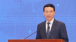 Bộ trưởng Bộ Thông tin và Truyền thông Nguyễn Mạnh Hùng phát biểu tại Vietnam - Asia DX Summit 2024.