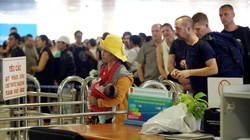 Lượng hành khách tại các cảng hàng không, sân bay tăng rất cao dịp Tết Nguyên đán.