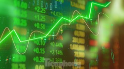 Chứng khoán 1/12: Nhóm cổ phiếu "cùng họ" bứt phá, kéo VN-Index vượt 1.700 điểm