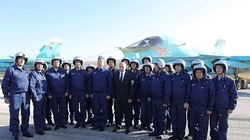 Tổng thống Vladimir Putin đến thăm căn cứ quân sự Hmeymim (ảnh: AP)