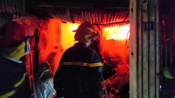 Đám cháy bao trùm cả căn nhà 3 tầng