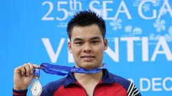 Nguyễn Hữu Việt trên bục nhận huy chương vàng bơi ếch tại SEA Games 2007 ở Thái Lan