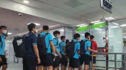 Toàn đội có mặt tại Tashkent lúc 20h ngày 29/5. Ảnh: VFF