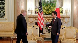 Tổng thống Trump trong cuộc gặp với Thủ tướng Abe tại Điện Akasaka hôm 27/5 (Ảnh: Reuters)