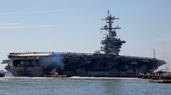 Hàng không mẫu hạm USS Lincoln cùng nhóm tác chiến được triển khai tới Vịnh Ba Tư (Ảnh: AP)
