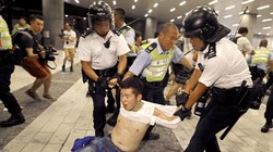 Một số người biểu tình đã bị bắt giữ trong cuộc tuần hành hôm Chủ nhật vừa qua (Ảnh: Guardian)