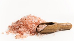 Muối hồng Himalaya thực ra có tác dụng ra sao đối với sức khỏe? (Ảnh: Getty)