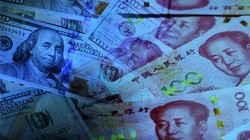 Phần lớn các đồng tiền của châu Á bị định giá thấp so với đồng USD (Ảnh: FT)