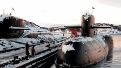 Tàu AS-12 Losharik xuất hiện tại cảng Severomorsk, căn cứ chính của Hạm đội Phương Bắc vào năm 1998 (Ảnh: AP)