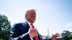 Ông Trump trong cuộc phỏng vấn tại Bãi Cỏ phía Nam Nhà Trắng hôm 5/7 (Ảnh: Washington Post)