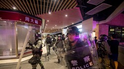 Làn sóng biểu tình rộng khắp ở Hong Kong gây tác động tiêu cực tới nền kinh tế (Ảnh: Bloomberg)