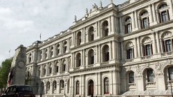 Vụ rò rỉ chấn động đã khiến Đại sứ Anh tại Mỹ Kim Darroch phải từ chức (Ảnh: Sputnik)