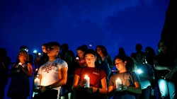 Người dân El Paso tưởng niệm các nạn nhân thiệt mạng trong vụ xả súng (Ảnh: Getty)