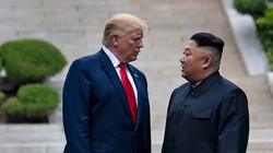 Lãnh đạo hai nước có cuộc gặp gần đây nhất tại DMZ hôm 30/6 (Ảnh: AP)