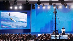 Tổng thống Putin công bố các vũ khí mới của Nga trong lúc đưa ra thông điệp liên bang năm 2018 (Ảnh: The National)