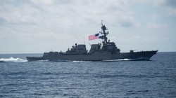 Chiến hạm USS Wayne E. Meyer của Mỹ (Ảnh: Reuters)