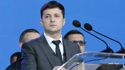 Tổng thống Ukraine Zelensky bị đẩy vào thế khó khi bị kéo vào bàn cờ chính trị ở Washington (Ảnh: Getty)