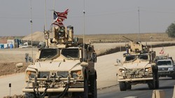 Đoàn xe quân sự Mỹ di chuyển sang Iraq sau khi rút khỏi Đông Bắc Syria (Nguồn: Reuters)