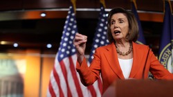 Chủ tịch Hạ viện Nancy Pelosi phát biểu trước cuộc bỏ phiếu (Ảnh: Politico)
