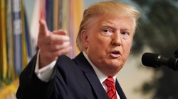 Tổng thống Trump đối diện với làn sóng phản ứng ngày càng lớn (Ảnh: CNBC)