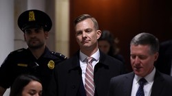 Lời khai của ông David Holmes trong phiên điều trần kín mới đây lại thêm nhiều tình tiết bất lợi cho ông Trump (Ảnh: CNN)