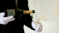 Rượu Champagne của Pháp nằm trong số các mặt hàng sắp bị Mỹ áp thuế 100% (Ảnh: Reuters)