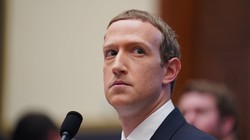 Ông chủ Facebook Mark Zuckerberg hứng nhiều chỉ trích vì không kiểm soát các đoạn quảng cáo có thông tin sai lệch (Ảnh: Guardian)