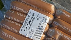 Xúc xích mới là sản phẩm bán chạy nhất của hãng chế tạo xe hơi Volkswagen (Ảnh: Odd Central)