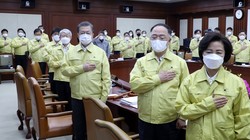 Chính quyền Hàn Quốc tuyên chiến với COVID-19, chi 25 tỷ USD để ngăn dịch (Ảnh: Guardian)