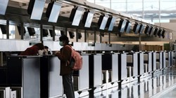 Hong Kong sẽ cách ly tất cả những du khách đến thành phố này bắt đầu từ nửa đêm ngày 19/3 (Ảnh: Reuters)