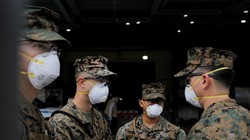 Binh sĩ My mang đồ bảo hộ thực hiện công tác chống dịch COVID-19 ở New York (Ảnh: RT)