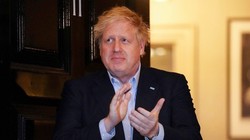 Thủ tướng Anh Boris Johnson nhập viện vào tối ngày 5/4 do các triệu chứng bệnh COVID-19 không dứt (Ảnh: AP)