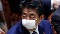 Thủ tướng Nhật Shinzo Abe có thể ban bố tình trạng khẩn cấp trong ngày 7/4 (Ảnh: Reuters)