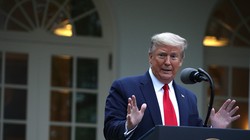 Tổng thống Trump ngừng tài trợ cho WHO vì cách xử lý yếu kém COVID-19 của cơ quan này (Ảnh: Vanity Fair)