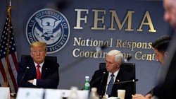 Tổng thống Mỹ Donald Trump và Phó Tổng thống Mike Pence trong một cuộc họp tại trụ sở FEMA (Ảnh: Reuters)