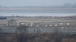 Binh sĩ Hàn Quốc tuần tra ở Paju, gần biên giới với Triều Tiên (Ảnh: AP)