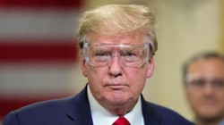 Tổng thống Trump tiết lộ ông đã uống thuốc chống sốt rét hydroxychloroquine suốt 10 ngày qua để ngừa virus corona chủng mới (Ảnh: Business Insider)