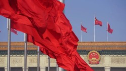 Báng bổ quốc kỳ có thể chịu mức án lên tới 3 năm tù giam (Ảnh: Tân Hoa Xã)