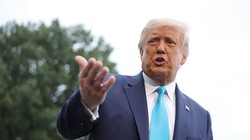 Tổng thống Mỹ Donald Trump chỉ trích tờ New York Times đưa "thông tin giả" (Ảnh: NBC)