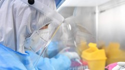 Luật mới bao gồm các biện pháp quản lý an toàn trong các phòng thí nghiệm sinh học (Ảnh: Tân Hoa Xã)