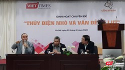 PGS. TS Vũ Thanh Ca (trái) phát biểu tại buổi toạ đàm “Thuỷ điện nhỏ và vấn đề lũ lụt” do CLB Café Số và VietTimes phối hợp thực hiện