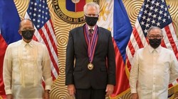 Quyền Bộ trưởng Quốc phòng Mỹ Christopher Miller (giữa), Bộ trưởng Quốc phòng Philippines Delfin Lorenzana (trái) và Ngoại trưởng Philippines Teodoro Locsin Jnr. (Ảnh: SCMP)