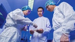 TS. Hồ Nhân, Chủ tịch kiêm Tổng Giám đốc công ty công nghệ sinh học dược Nanogen (Ảnh: Forbes VN)
