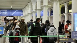 Chính quyền nhiều nước trên thế giới đã ra lệnh "cấm cửa" du khách đến từ Anh do lo ngại chủng đột biến của virus corona (Ảnh: The Guardian)