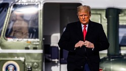 Tổng thống Trump tiếp tục ban lệnh ân xá cho thông gia và 25 người khác (Ảnh: Boston Globe)