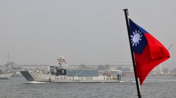 Lá cờ Đài Loan được trông thấy trong một cuộc tập trận hải quân ở Kaohsiung hôm 27/1 (Ảnh: Reuters) 