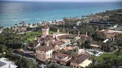 Khu nghỉ dưỡng Mar-a-Lago, Palm Beach, Florida đang mang lại vấn đề pháp lý cho ông Trump (Ảnh: Business Insider)