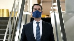 Tom Cotton cho rằng Trung Quốc làm tăng mạnh sự thất thoát công ăn việc làm trong ngành sản xuất của Mỹ (Ảnh: Bloomberg)